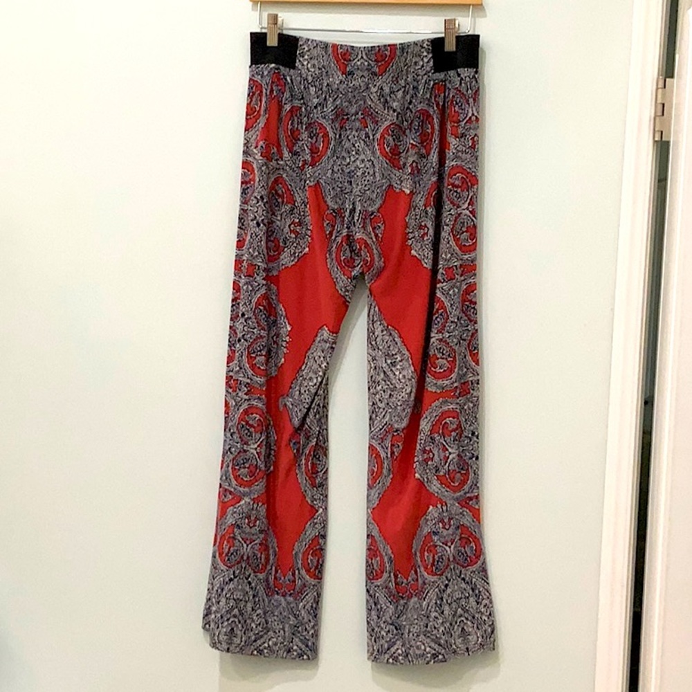 Vibrant, stretchy pants